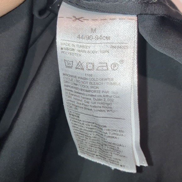 Women’s Banana Republic Black V-Neck Blouse with Flutter Sleeves - Picture 4 of 4